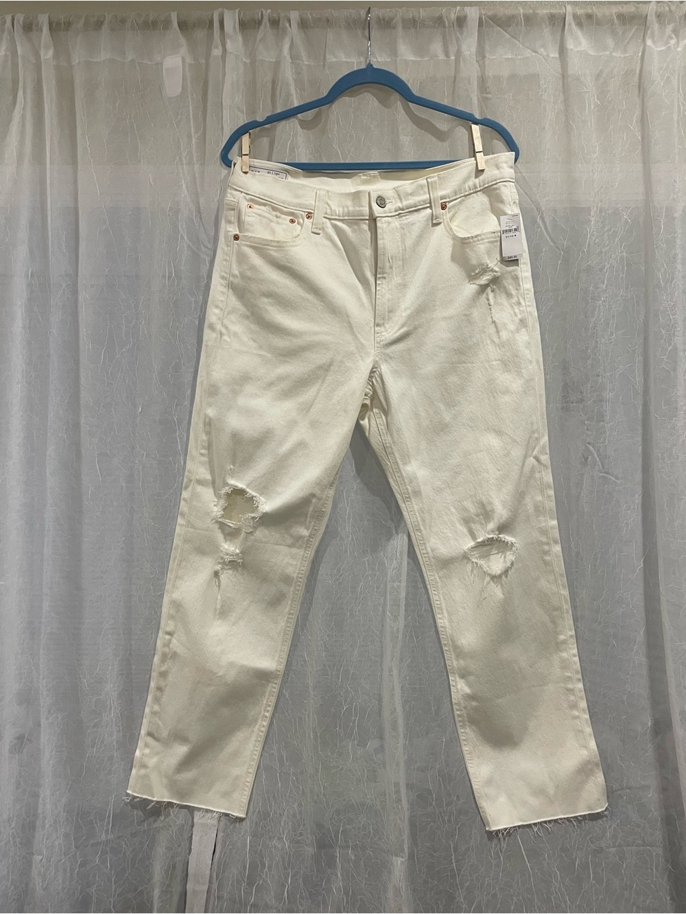 NWT Gap White Cheeky Straight High Rise Distressed Jeans 31 / 12R